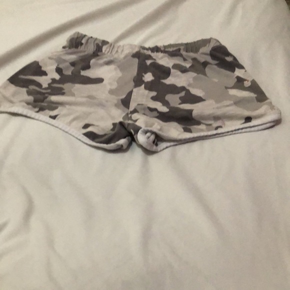 Shorts - Picture 3 of 4